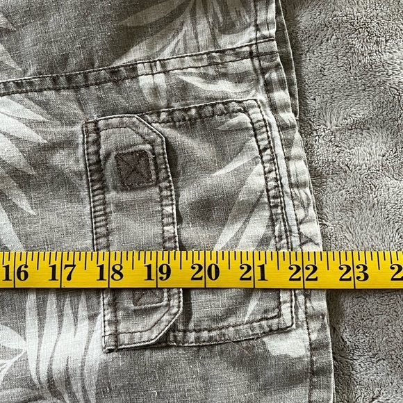 Chico’s Design 100% Linen Hawaiian Floral Leaf Design Snap Front Light Jacket M - Picture 12 of 12